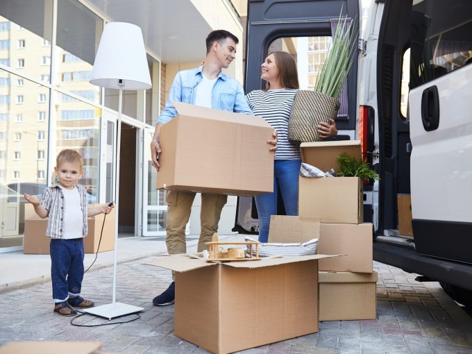 happy-family-moving-in.jpg happy-family-moving-in.jpg