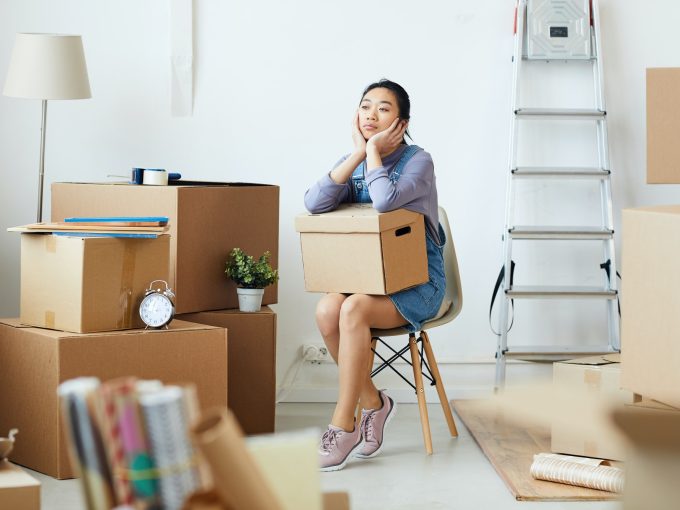 young-asian-woman-waiting-for-moving-crew.jpg young-asian-woman-waiting-for-moving-crew.jpg
